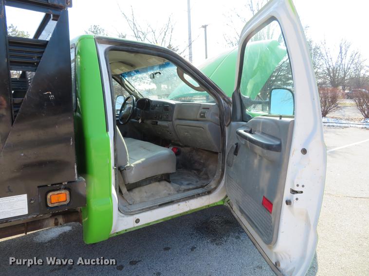 image for item DE5047 2007 Ford F350 Super Duty XL flatbed pickup truck