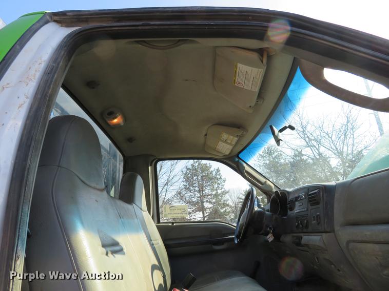 image for item DE5047 2007 Ford F350 Super Duty XL flatbed pickup truck