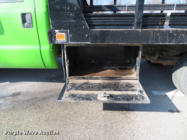 image for item DE5047 2007 Ford F350 Super Duty XL flatbed pickup truck