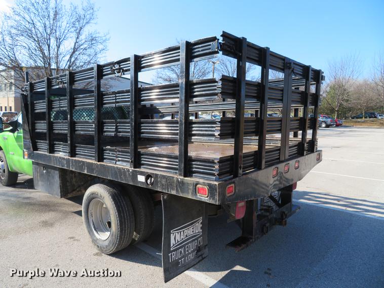 image for item DE5047 2007 Ford F350 Super Duty XL flatbed pickup truck