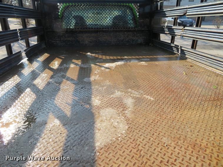 image for item DE5047 2007 Ford F350 Super Duty XL flatbed pickup truck