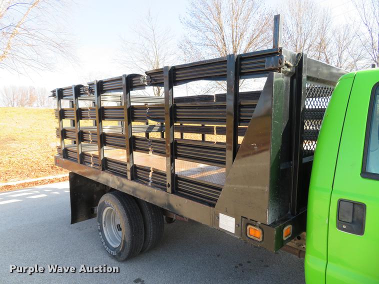 image for item DE5047 2007 Ford F350 Super Duty XL flatbed pickup truck