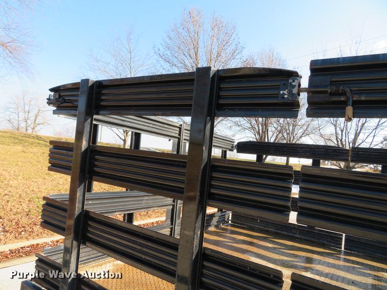 image for item DE5047 2007 Ford F350 Super Duty XL flatbed pickup truck