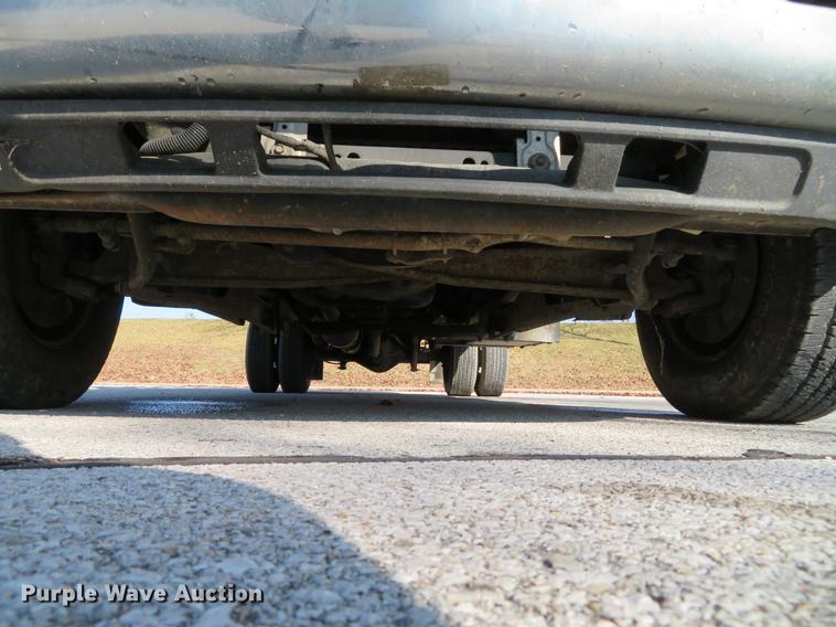 image for item DE5047 2007 Ford F350 Super Duty XL flatbed pickup truck