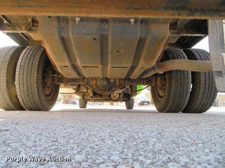 image for item DE5047 2007 Ford F350 Super Duty XL flatbed pickup truck