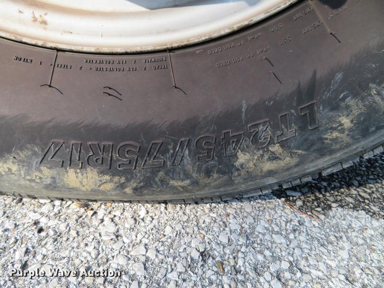 image for item DE5047 2007 Ford F350 Super Duty XL flatbed pickup truck