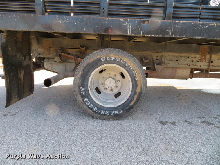 image for item DE5047 2007 Ford F350 Super Duty XL flatbed pickup truck