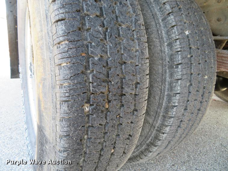 image for item DE5047 2007 Ford F350 Super Duty XL flatbed pickup truck