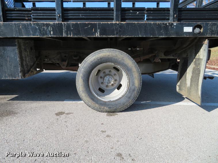 image for item DE5047 2007 Ford F350 Super Duty XL flatbed pickup truck