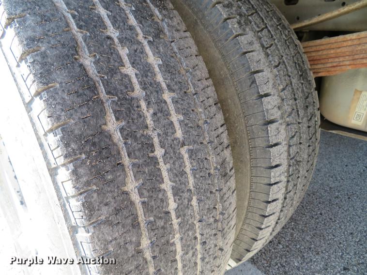 image for item DE5047 2007 Ford F350 Super Duty XL flatbed pickup truck