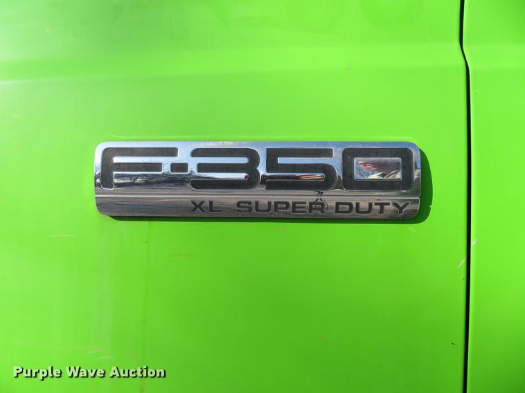 image for item DE5047 2007 Ford F350 Super Duty XL flatbed pickup truck