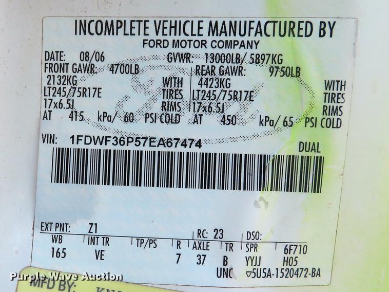 image for item DE5047 2007 Ford F350 Super Duty XL flatbed pickup truck