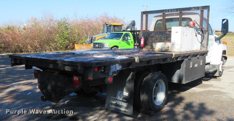 image for item DE5048 2007 GMC C5500 flatbed truck