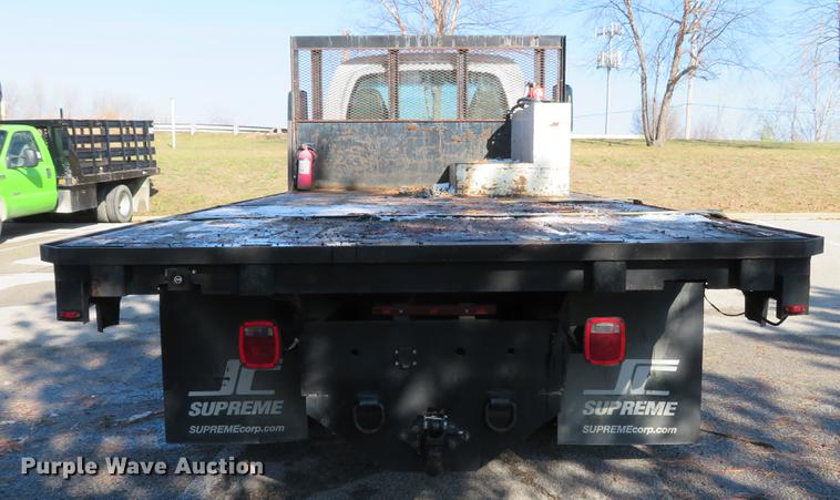 image for item DE5048 2007 GMC C5500 flatbed truck