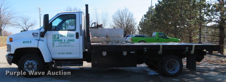 image for item DE5048 2007 GMC C5500 flatbed truck