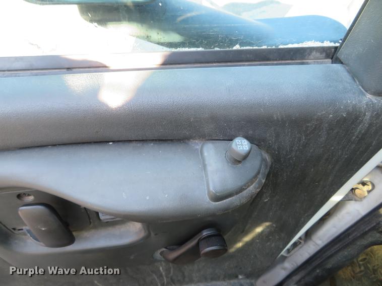 image for item DE5048 2007 GMC C5500 flatbed truck