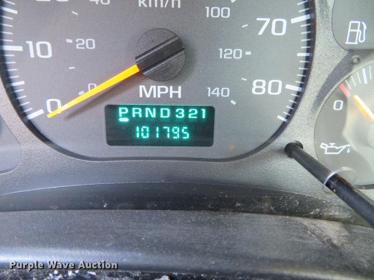 image for item DE5048 2007 GMC C5500 flatbed truck