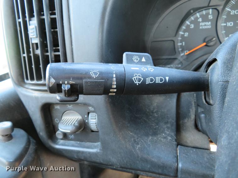 image for item DE5048 2007 GMC C5500 flatbed truck