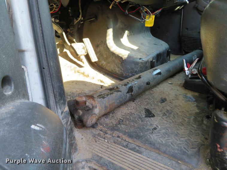 image for item DE5048 2007 GMC C5500 flatbed truck