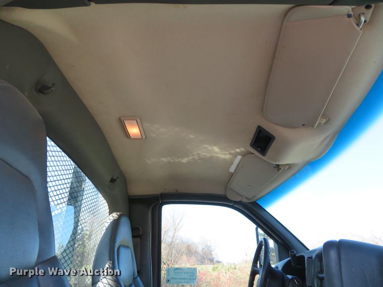 image for item DE5048 2007 GMC C5500 flatbed truck