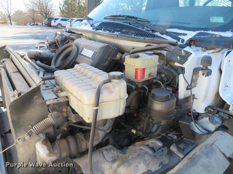 image for item DE5048 2007 GMC C5500 flatbed truck