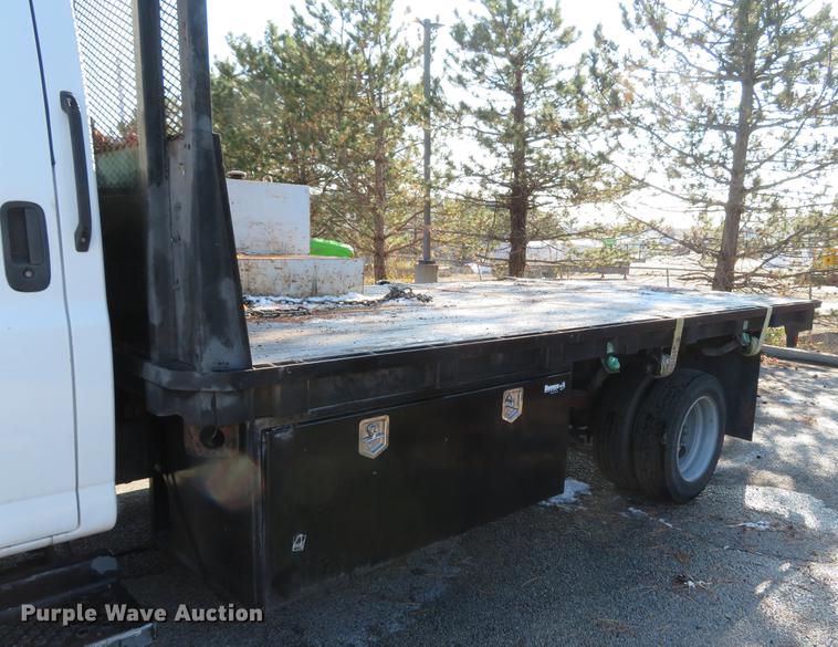 image for item DE5048 2007 GMC C5500 flatbed truck