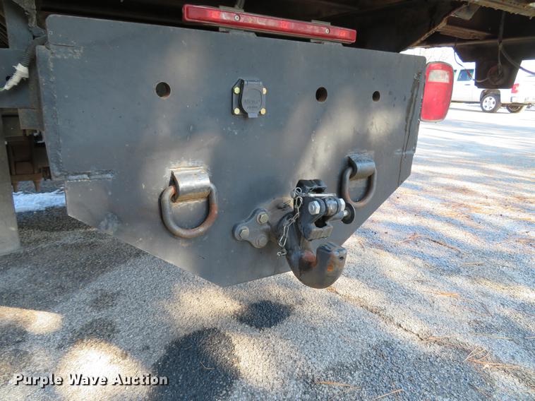 image for item DE5048 2007 GMC C5500 flatbed truck