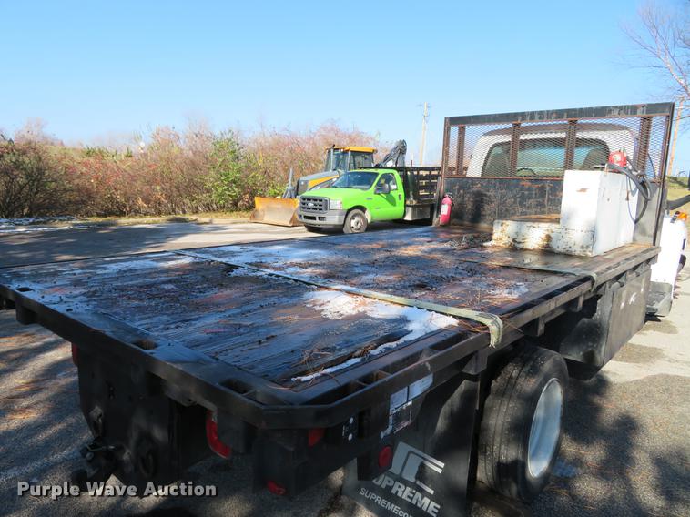 image for item DE5048 2007 GMC C5500 flatbed truck