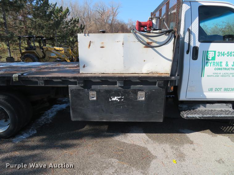 image for item DE5048 2007 GMC C5500 flatbed truck