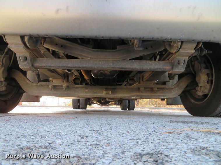 image for item DE5048 2007 GMC C5500 flatbed truck