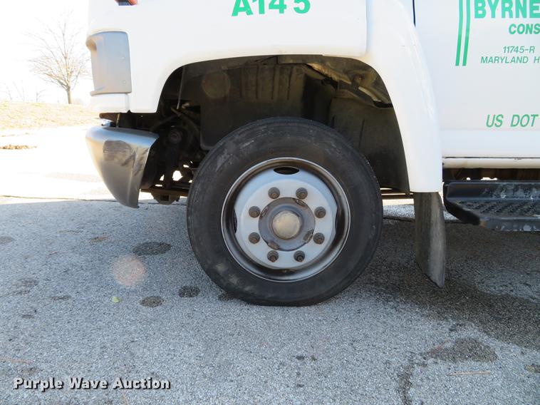 image for item DE5048 2007 GMC C5500 flatbed truck