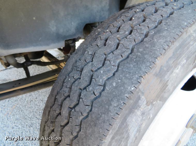 image for item DE5048 2007 GMC C5500 flatbed truck