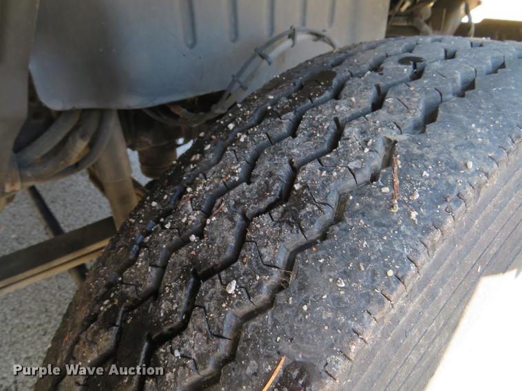 image for item DE5048 2007 GMC C5500 flatbed truck