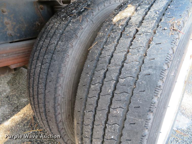 image for item DE5048 2007 GMC C5500 flatbed truck