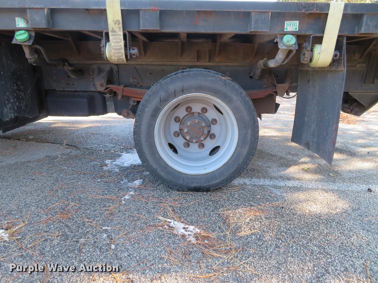 image for item DE5048 2007 GMC C5500 flatbed truck