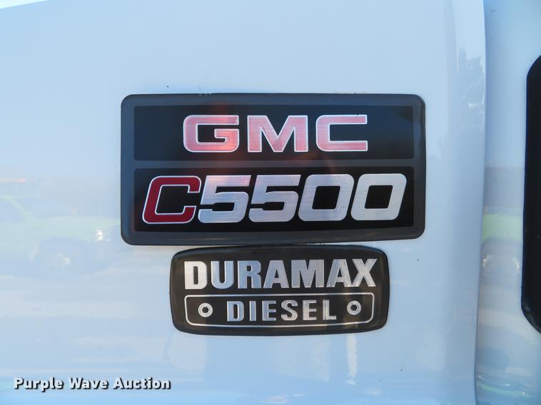 image for item DE5048 2007 GMC C5500 flatbed truck