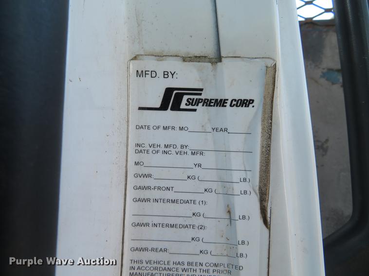 image for item DE5048 2007 GMC C5500 flatbed truck