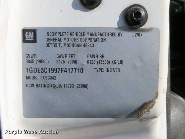 image for item DE5048 2007 GMC C5500 flatbed truck