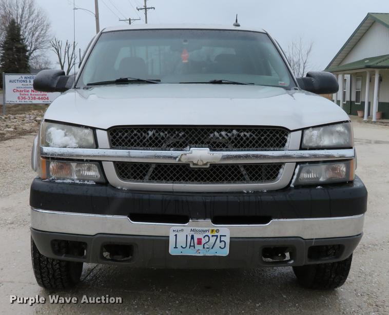 image for item DE5055 2004 Chevrolet Silverado 2500HD LT Crew Cab pickup truck