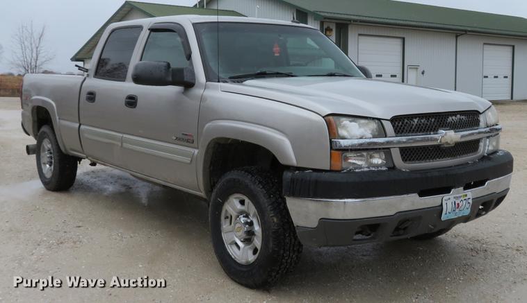 image for item DE5055 2004 Chevrolet Silverado 2500HD LT Crew Cab pickup truck