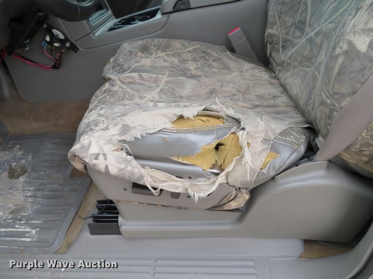 image for item DE5055 2004 Chevrolet Silverado 2500HD LT Crew Cab pickup truck