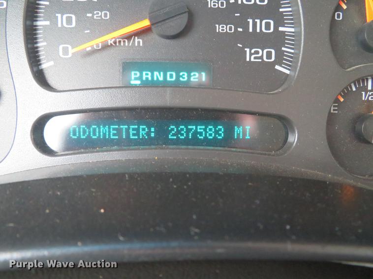 image for item DE5055 2004 Chevrolet Silverado 2500HD LT Crew Cab pickup truck