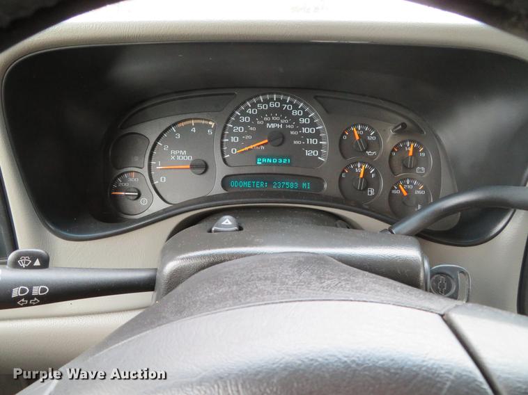 image for item DE5055 2004 Chevrolet Silverado 2500HD LT Crew Cab pickup truck