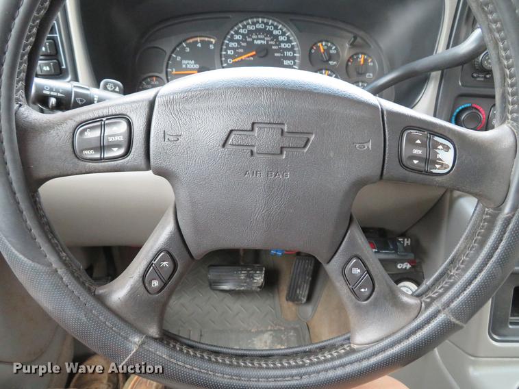 image for item DE5055 2004 Chevrolet Silverado 2500HD LT Crew Cab pickup truck