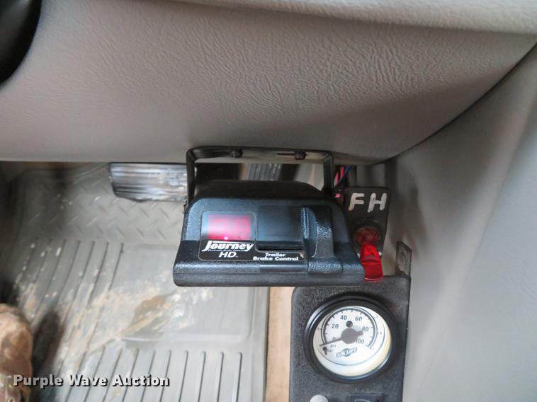 image for item DE5055 2004 Chevrolet Silverado 2500HD LT Crew Cab pickup truck