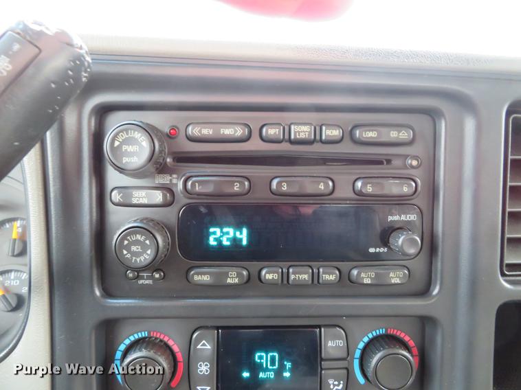 image for item DE5055 2004 Chevrolet Silverado 2500HD LT Crew Cab pickup truck