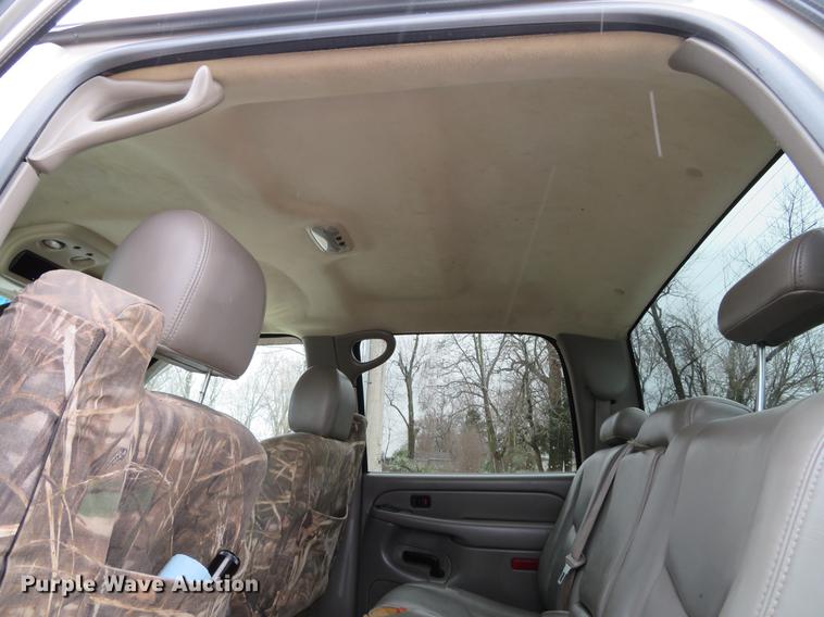 image for item DE5055 2004 Chevrolet Silverado 2500HD LT Crew Cab pickup truck