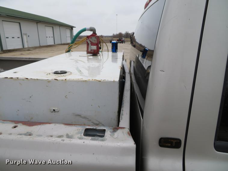 image for item DE5055 2004 Chevrolet Silverado 2500HD LT Crew Cab pickup truck