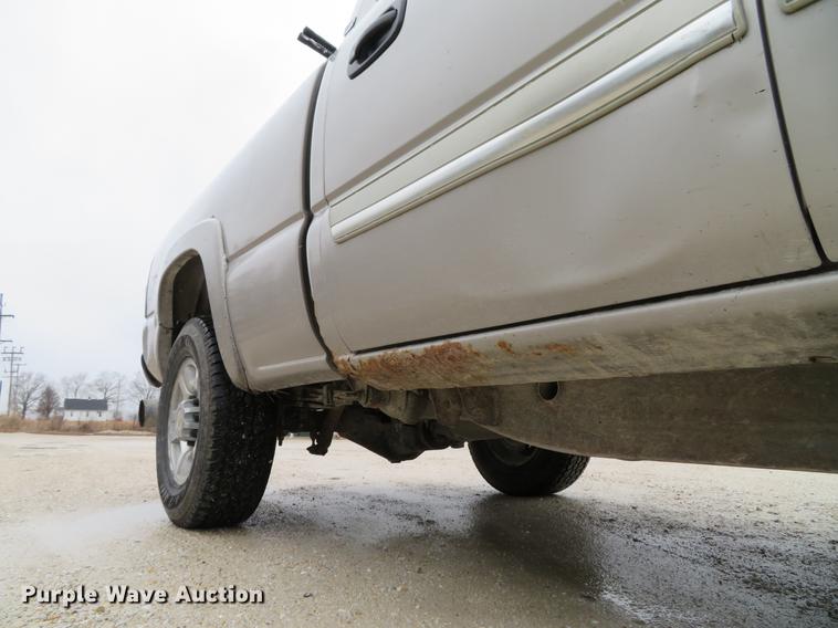 image for item DE5055 2004 Chevrolet Silverado 2500HD LT Crew Cab pickup truck