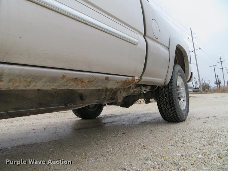 image for item DE5055 2004 Chevrolet Silverado 2500HD LT Crew Cab pickup truck